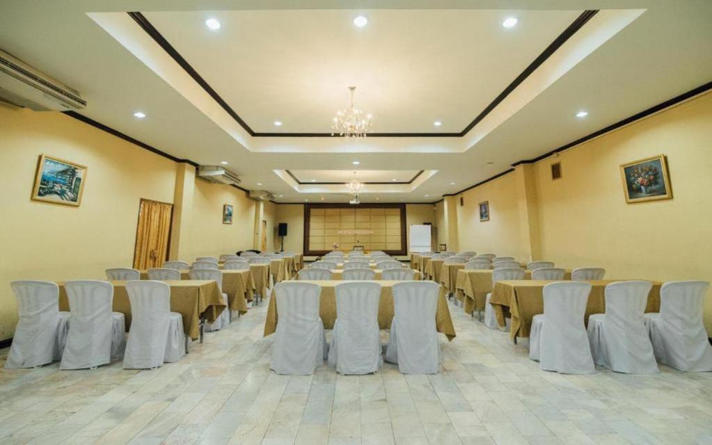 The Pine Resort Pathum Thani Exterior photo
